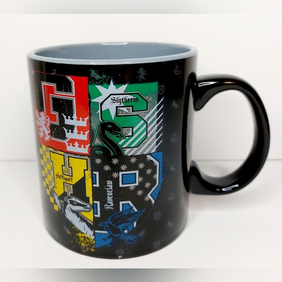 Black Licensed Oversized 20oz Harry Potter Hogwarts Mug 360 design - Picture 4 of 5